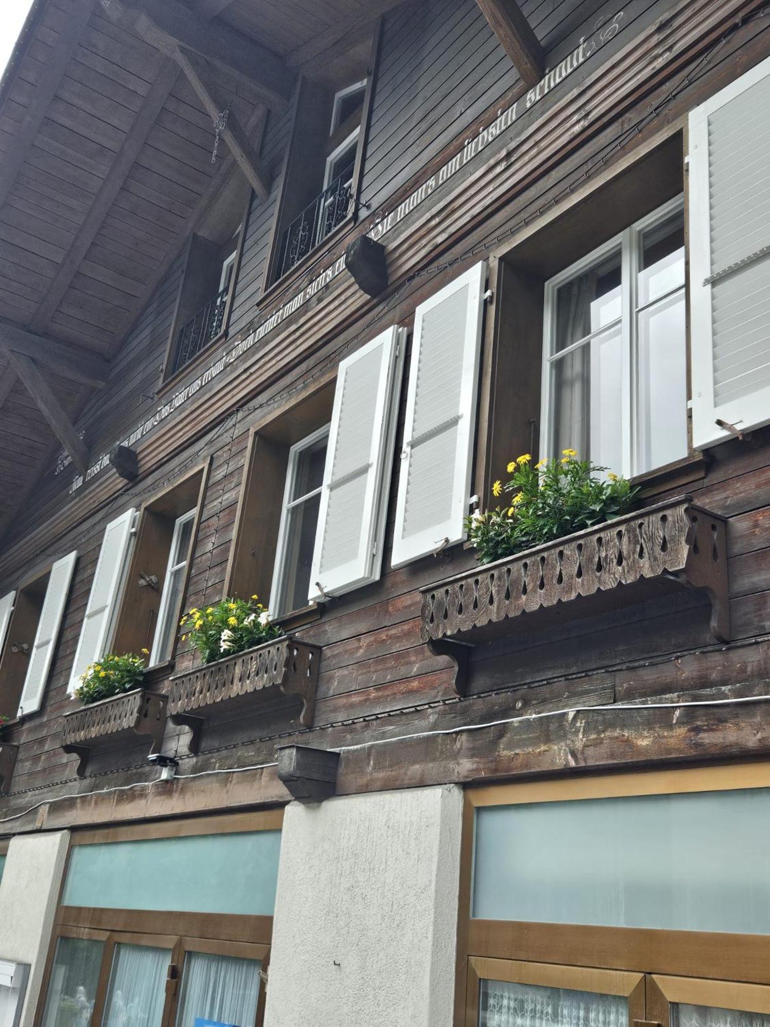 Chalet Maithili Lauterbrunnen -152-Year-Old Majestic Chalet ภายนอก รูปภาพ